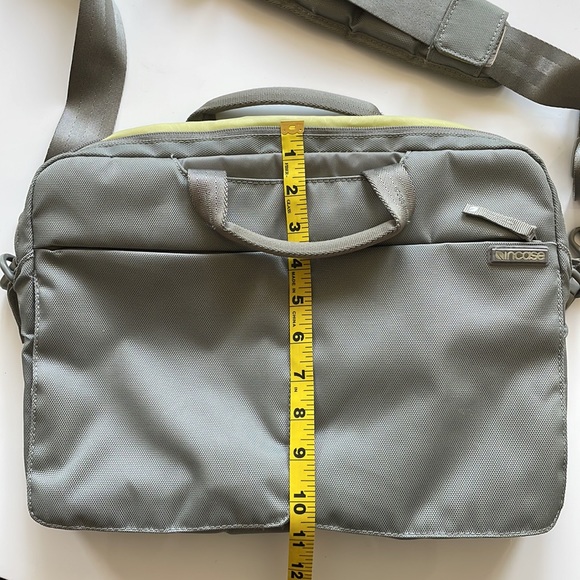 Incase laptop bag - Picture 3 of 5